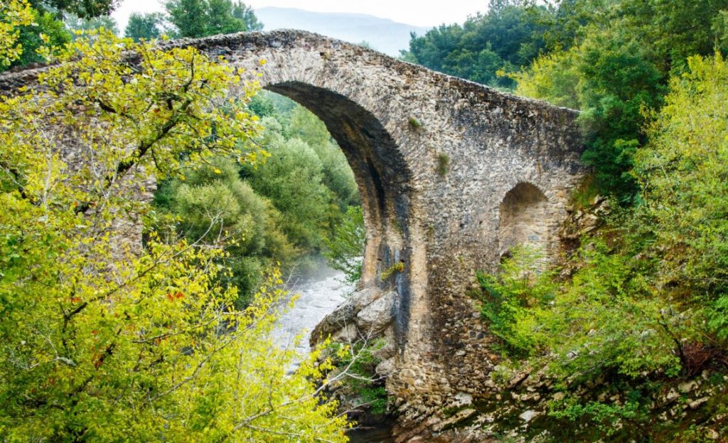 a-medieval-bridge-in-campania-italy-e1610646699476-1140×694